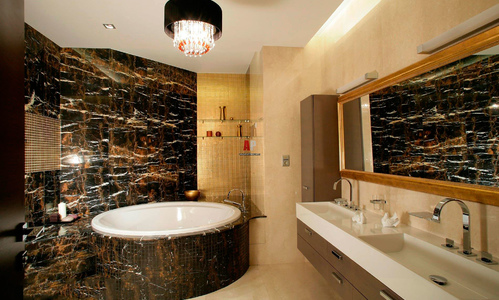 Мрамор BLACK AND GOLD в интерьере ванной комнаты